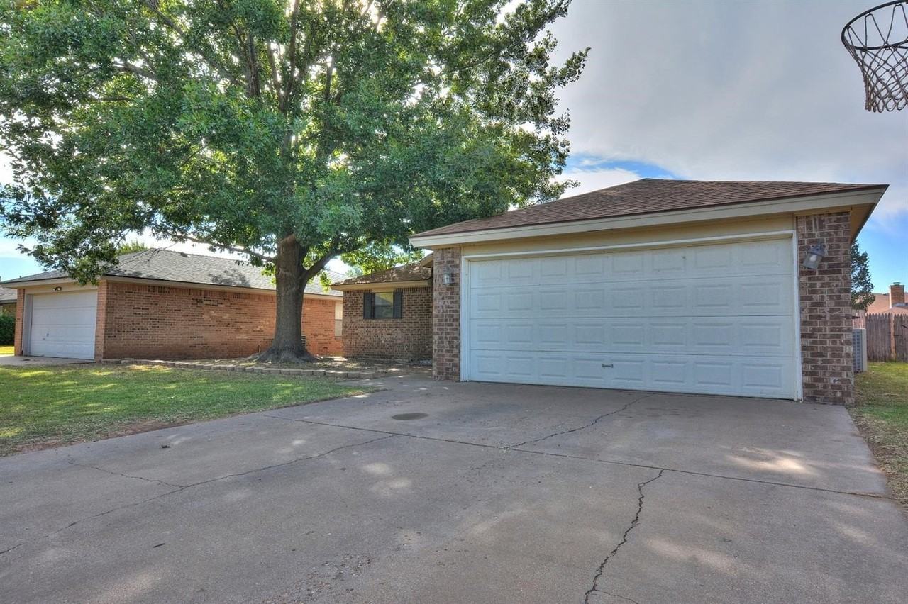 5917 71st St - Photo 3 of 23