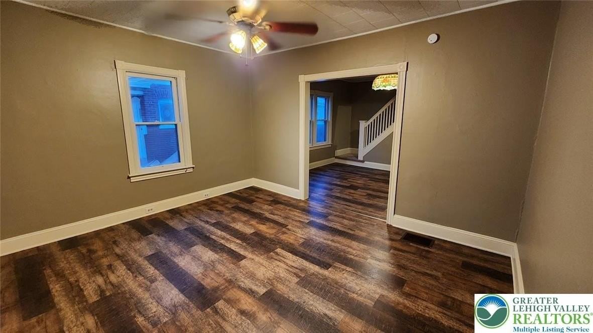 262 Broad St - Photo 3 of 12