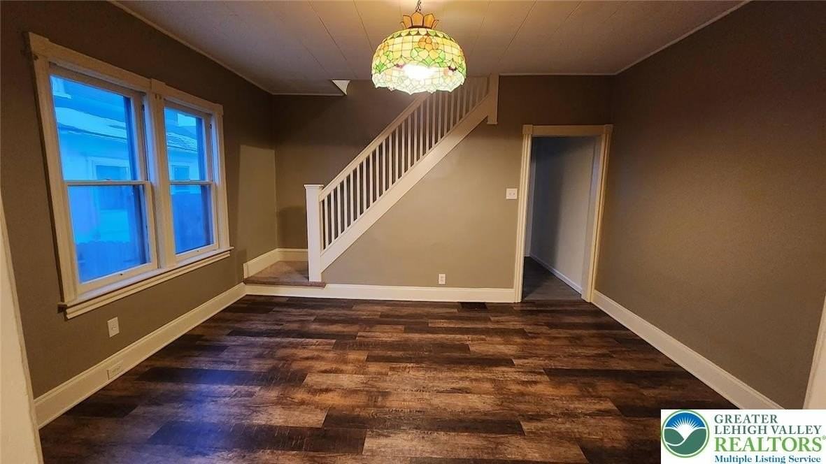 262 Broad St - Photo 4 of 12