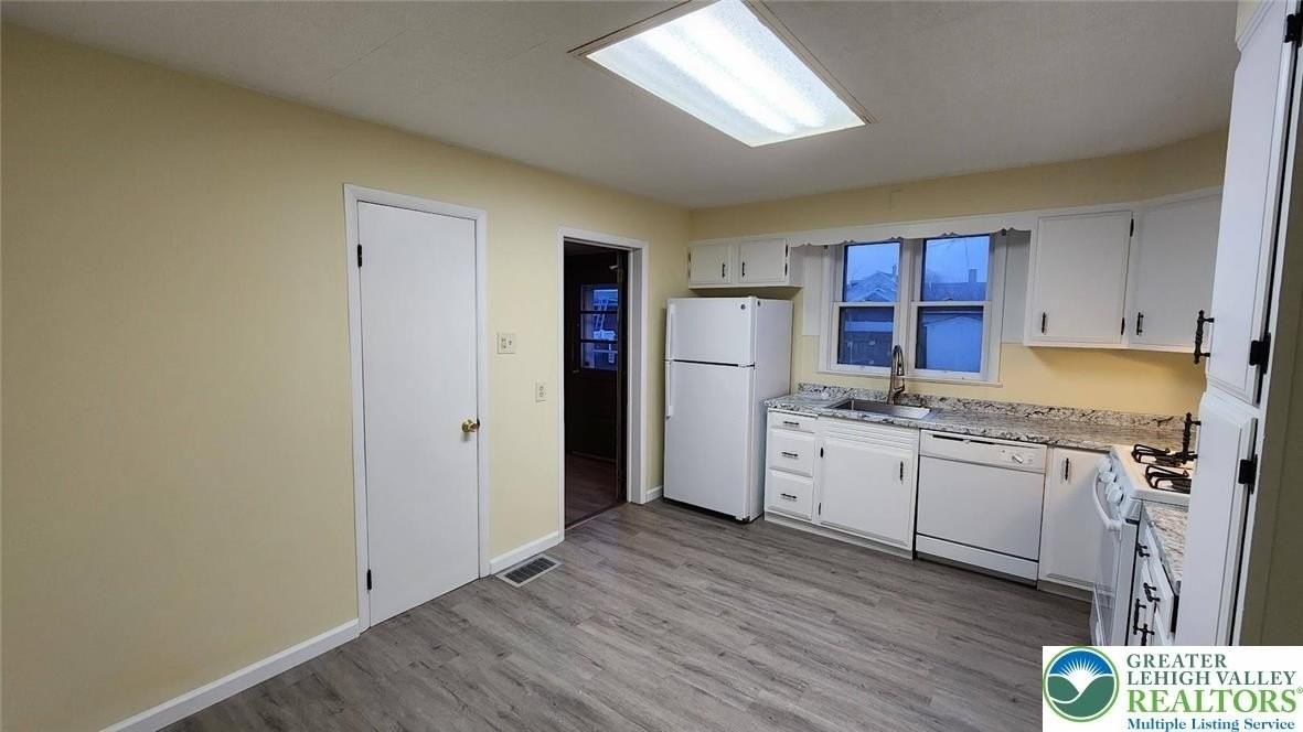 262 Broad St - Photo 6 of 12