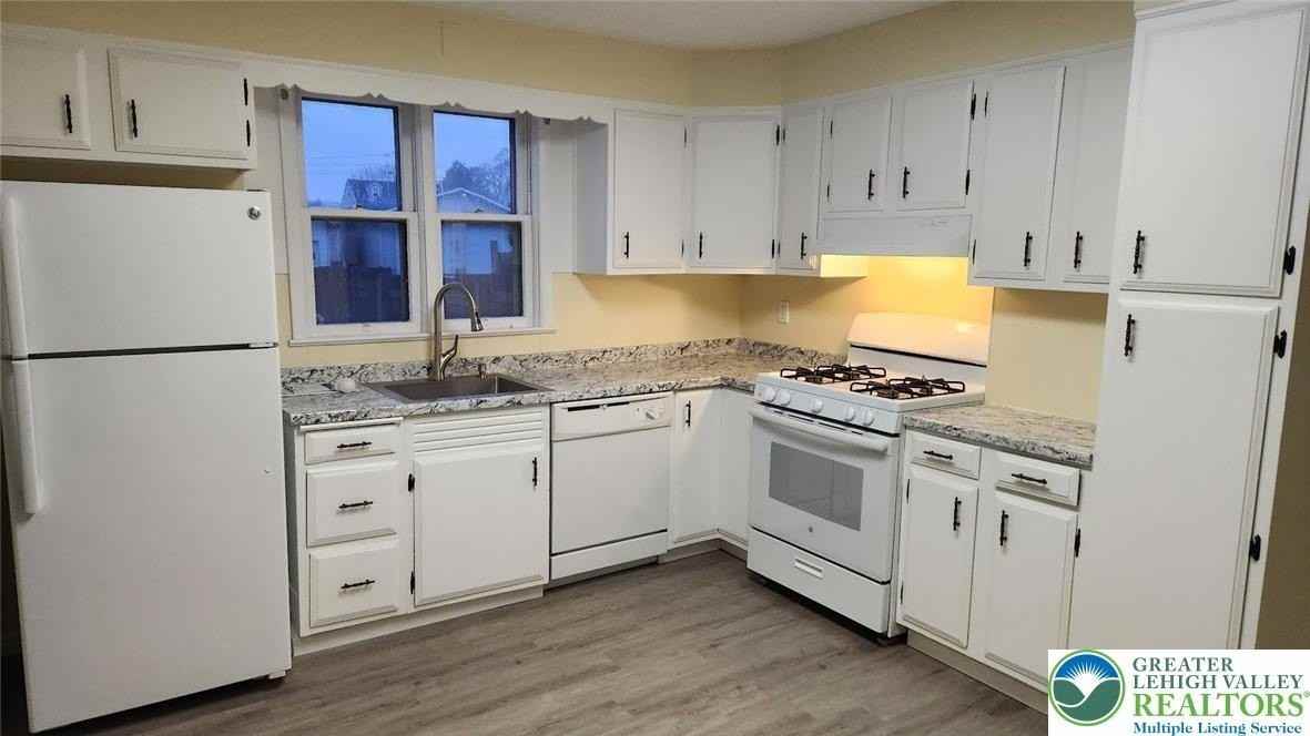 262 Broad St - Photo 7 of 12