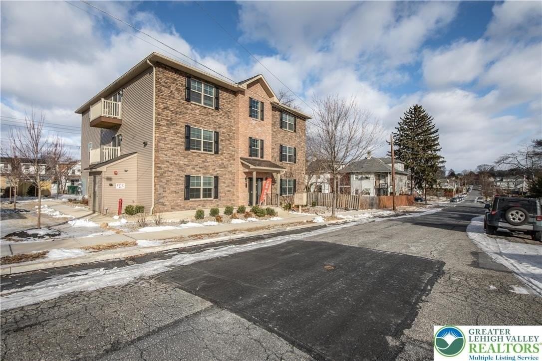 1513 Maple St Apt 201 #201 - Photo 2 of 21