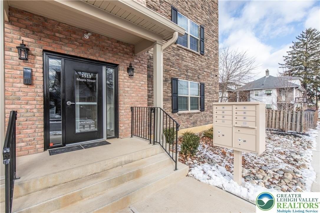 1513 Maple St Apt 201 #201 - Photo 3 of 21