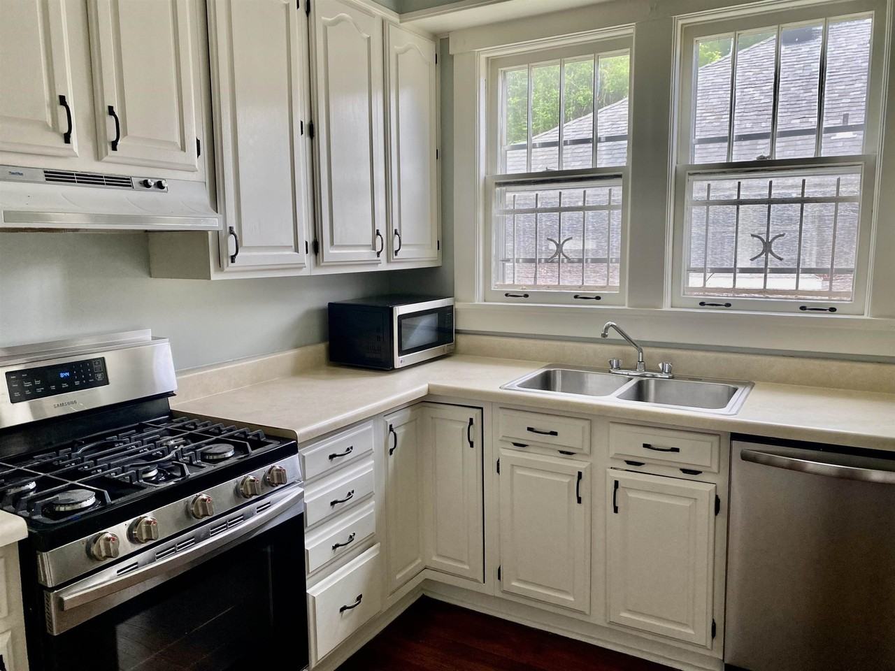 2307 Evelyn Ave - Photo 4 of 16