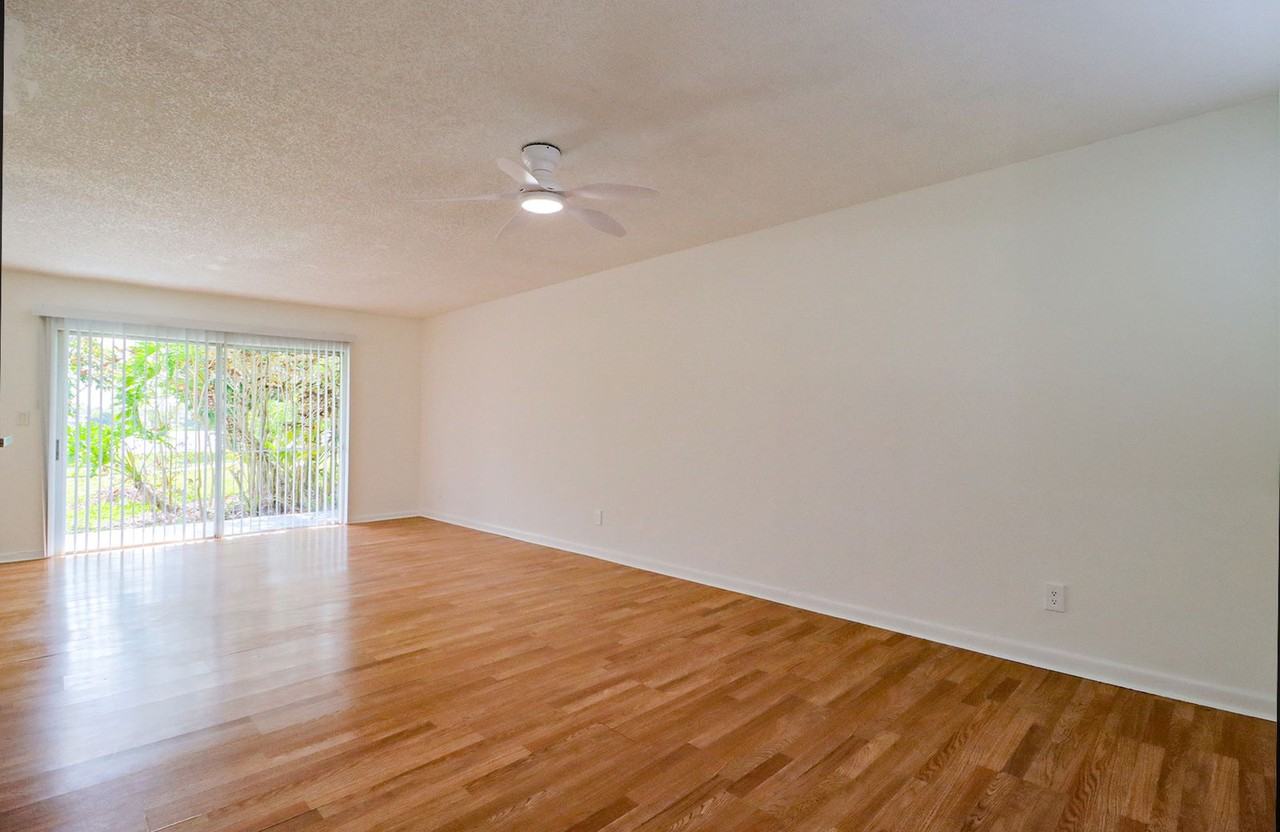 3453 Nw 44th St #105 - Photo 4 of 8