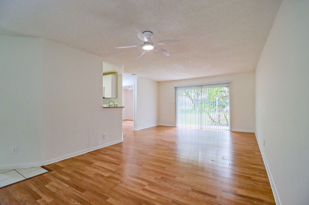 3453 Nw 44th St #105 - Photo 5 of 8