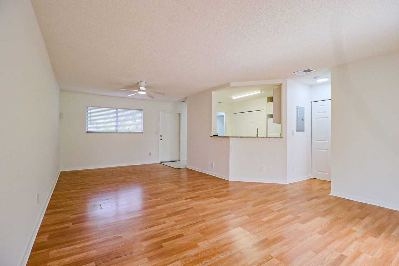 3453 Nw 44th St #105 - Photo 6 of 8