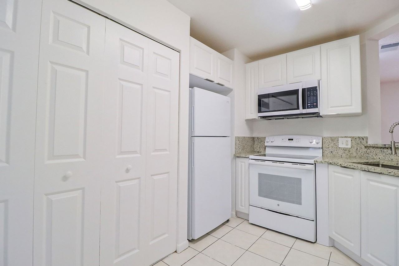 3453 Nw 44th St #105 - Photo 7 of 8
