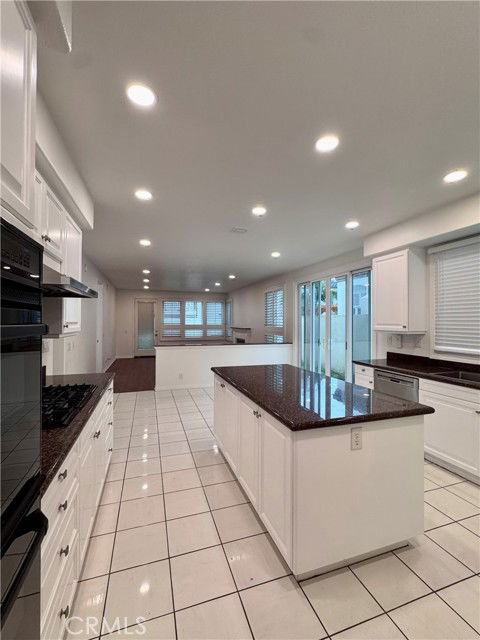19032 Avondale Ln - Photo 2 of 8