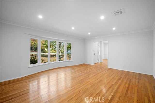 685 Rim Rd - Photo 2 of 8