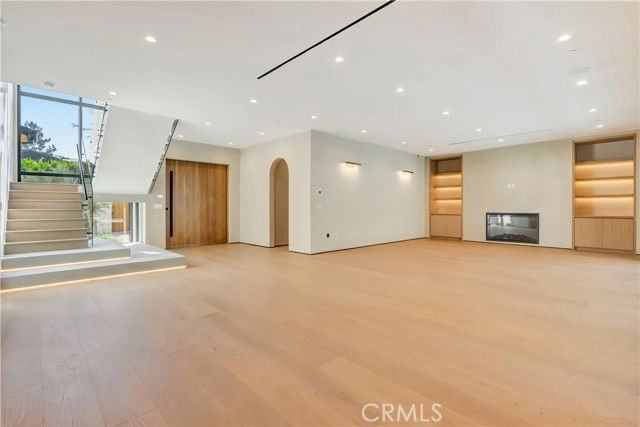 5149 Beeman Ave - Photo 3 of 8