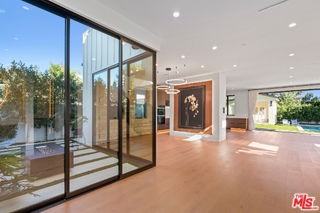 4708 Noble Ave - Photo 5 of 8