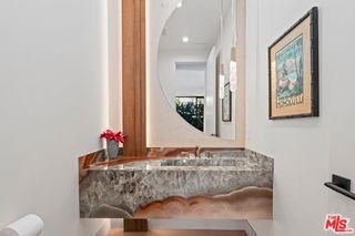 4708 Noble Ave - Photo 7 of 8