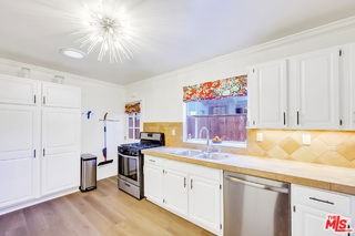 8838 Rosewood Ave - Photo 5 of 8