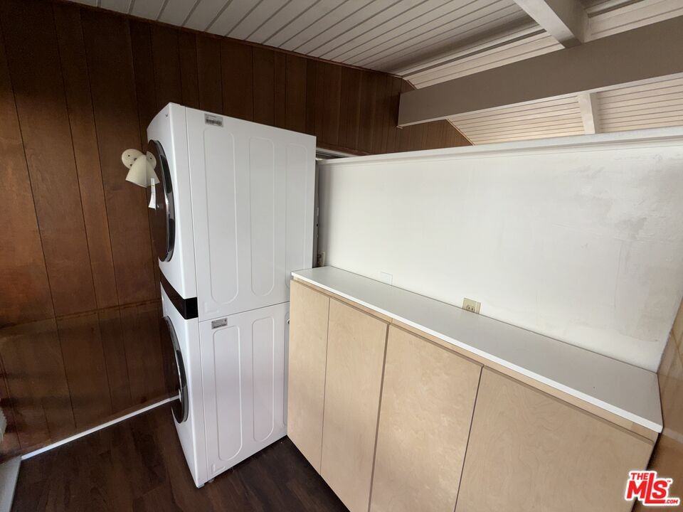 3355 Kallin Ave - Photo 2 of 8