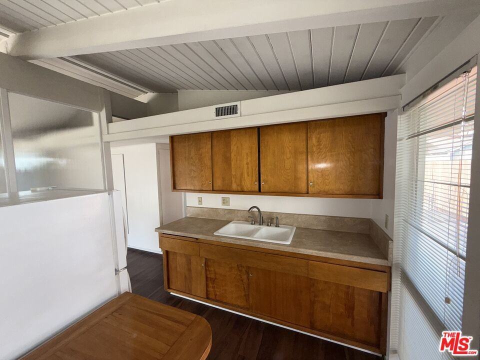 3355 Kallin Ave - Photo 6 of 8