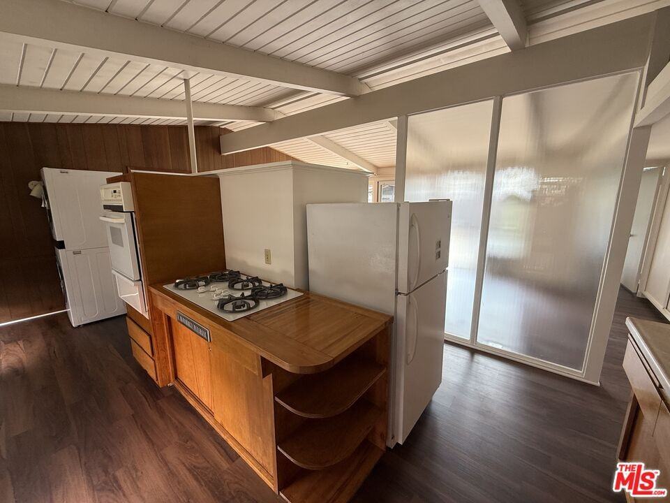 3355 Kallin Ave - Photo 7 of 8