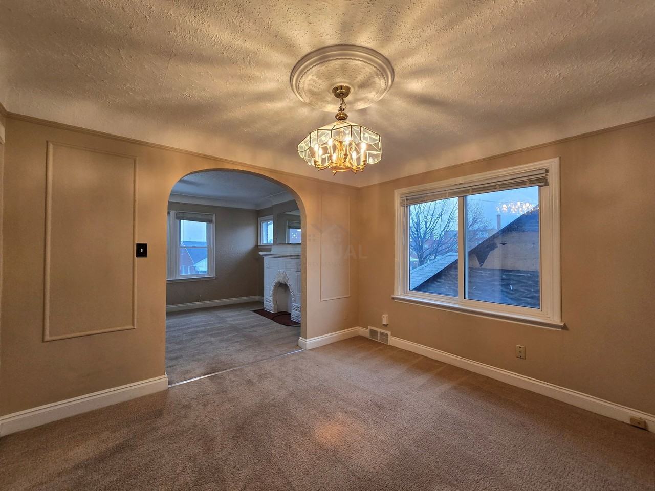 4085 Calhoun St - Photo 4 of 8