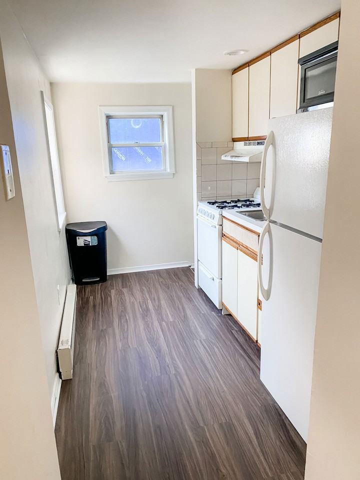 328 S 17th St #3R - Photo 6 of 8