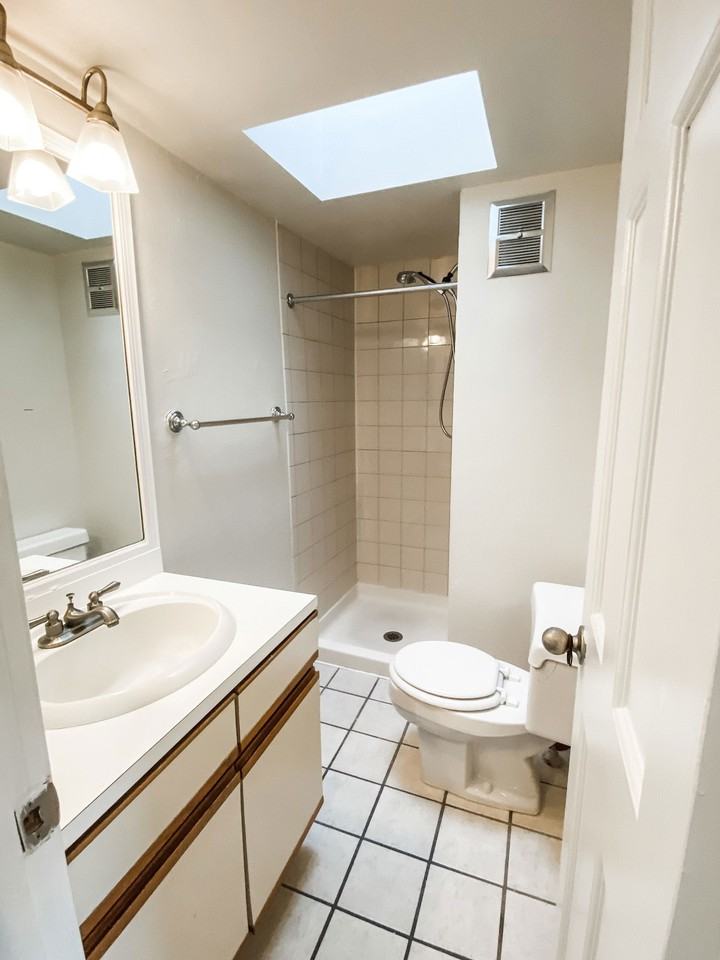 328 S 17th St #3R - Photo 7 of 8