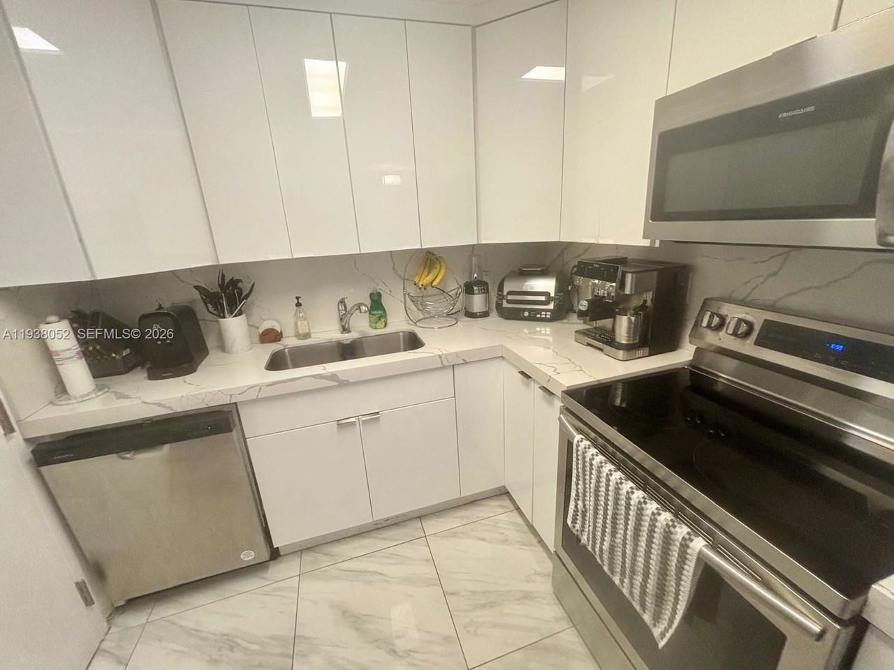 10101 E Bay Harbor Dr #309 - Photo 4 of 8