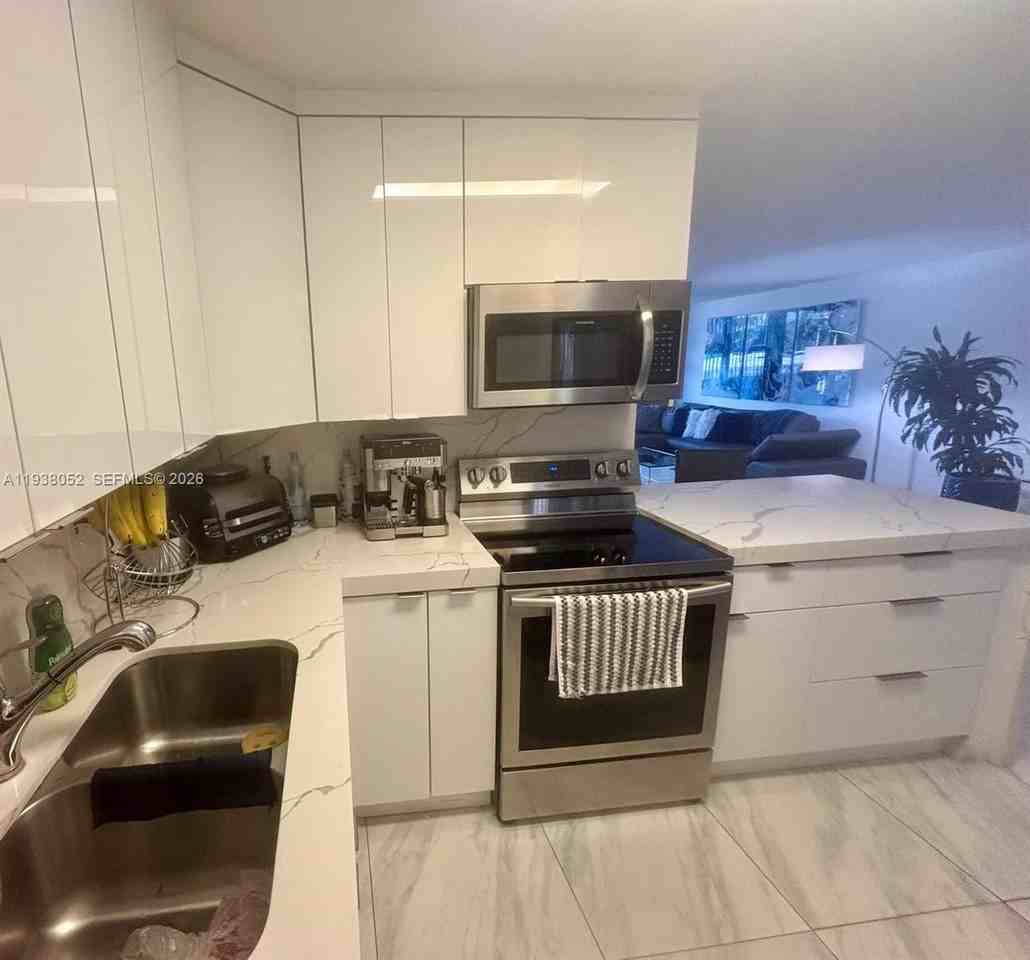 10101 E Bay Harbor Dr #309 - Photo 5 of 8