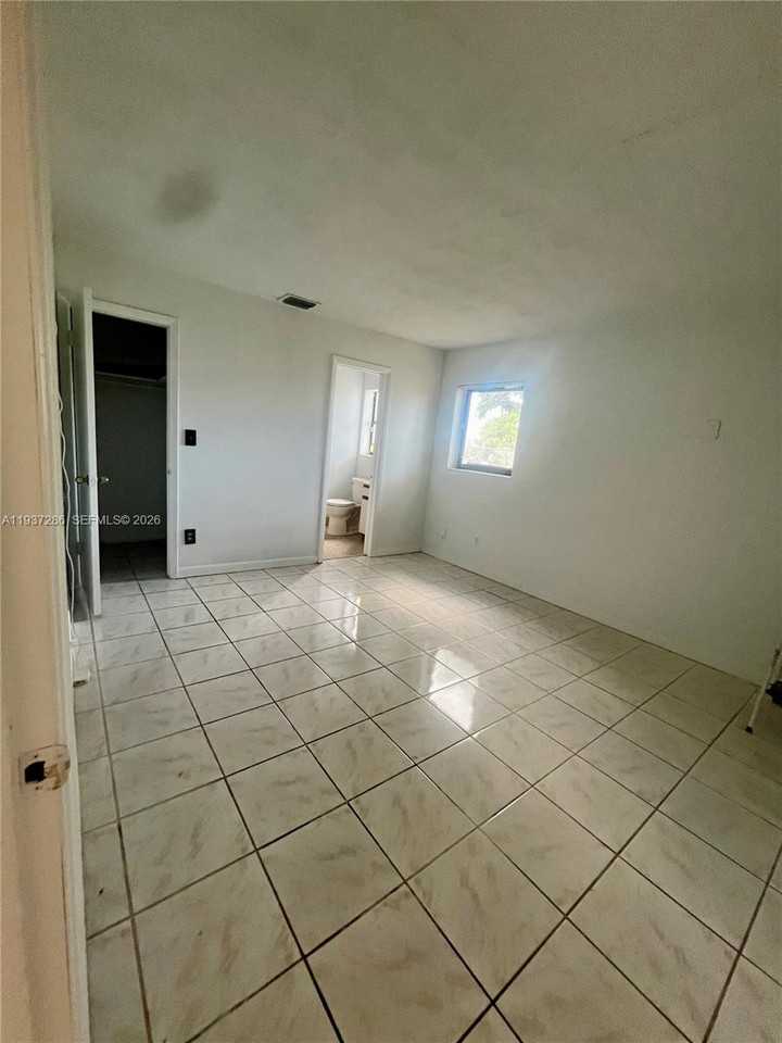 11950 Sw 199th St #1 - Photo 6 of 8