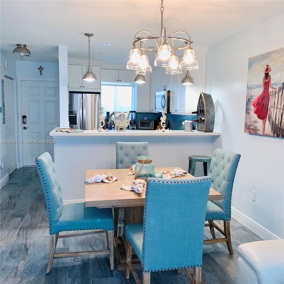 325 Ocean Dr #602 - Photo 3 of 8