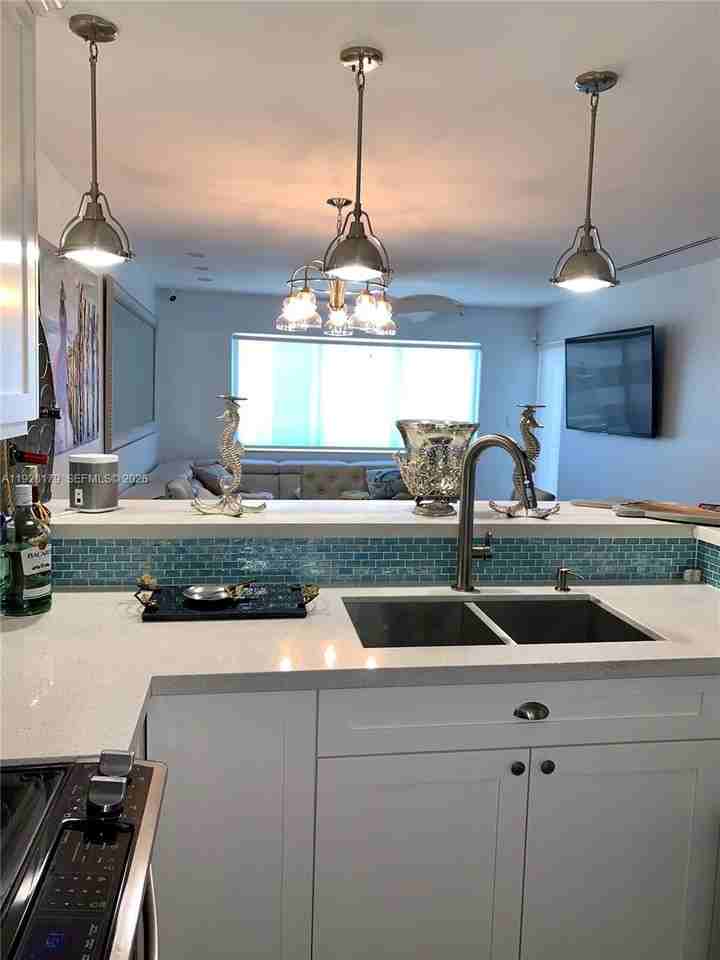 325 Ocean Dr #602 - Photo 4 of 8