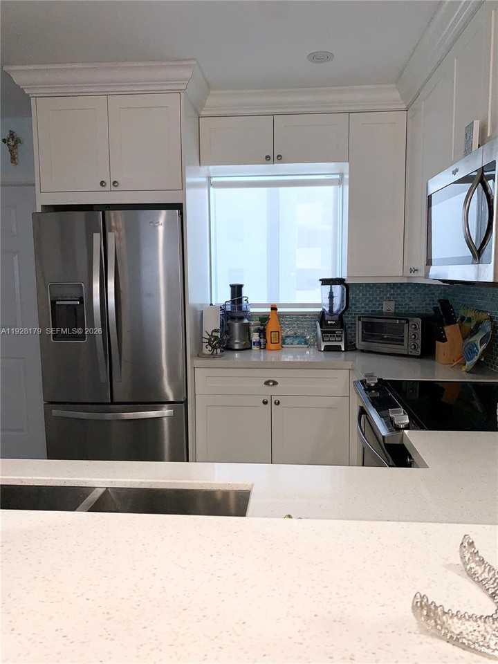 325 Ocean Dr #602 - Photo 6 of 8