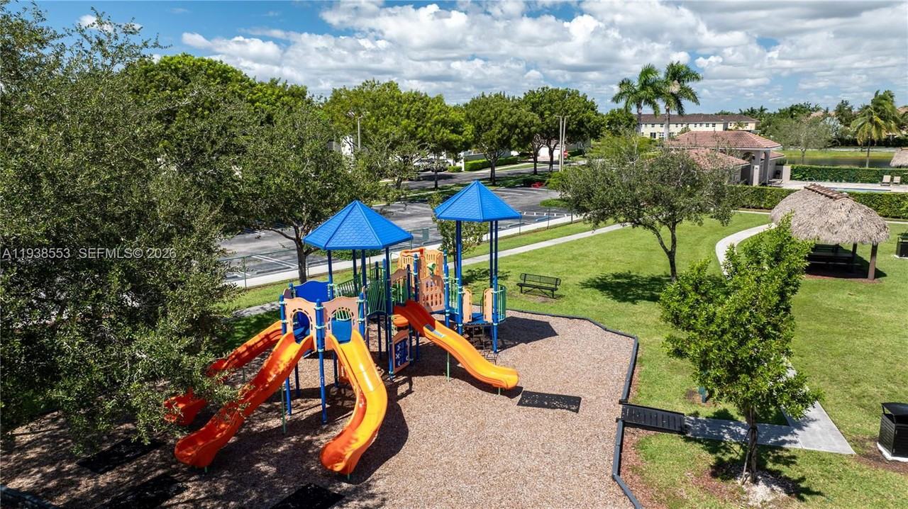 2229 Se 25th Ave #2229 - Photo 3 of 8