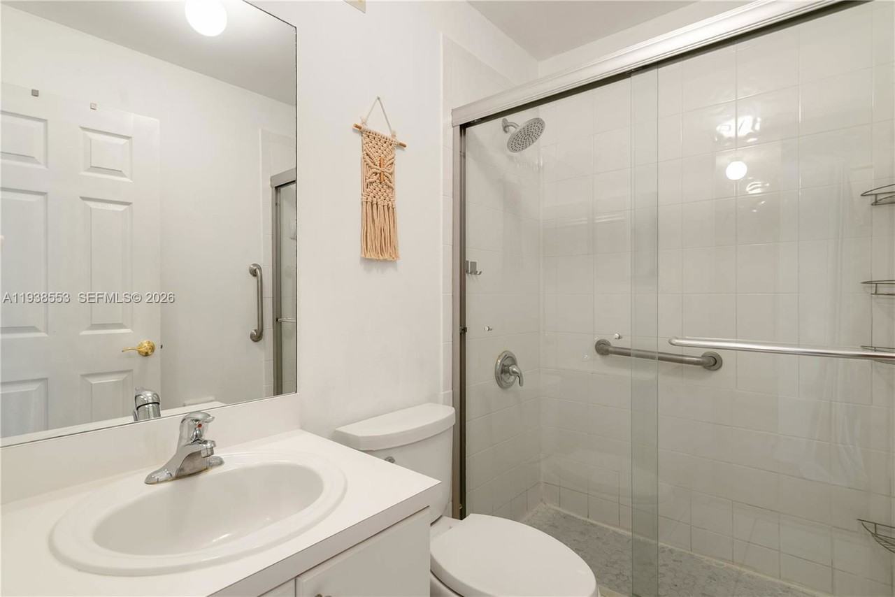 2229 Se 25th Ave #2229 - Photo 4 of 8