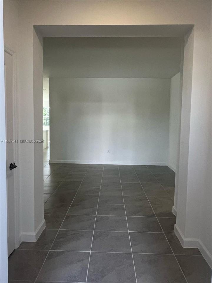 2422 Se 30th St - Photo 2 of 8