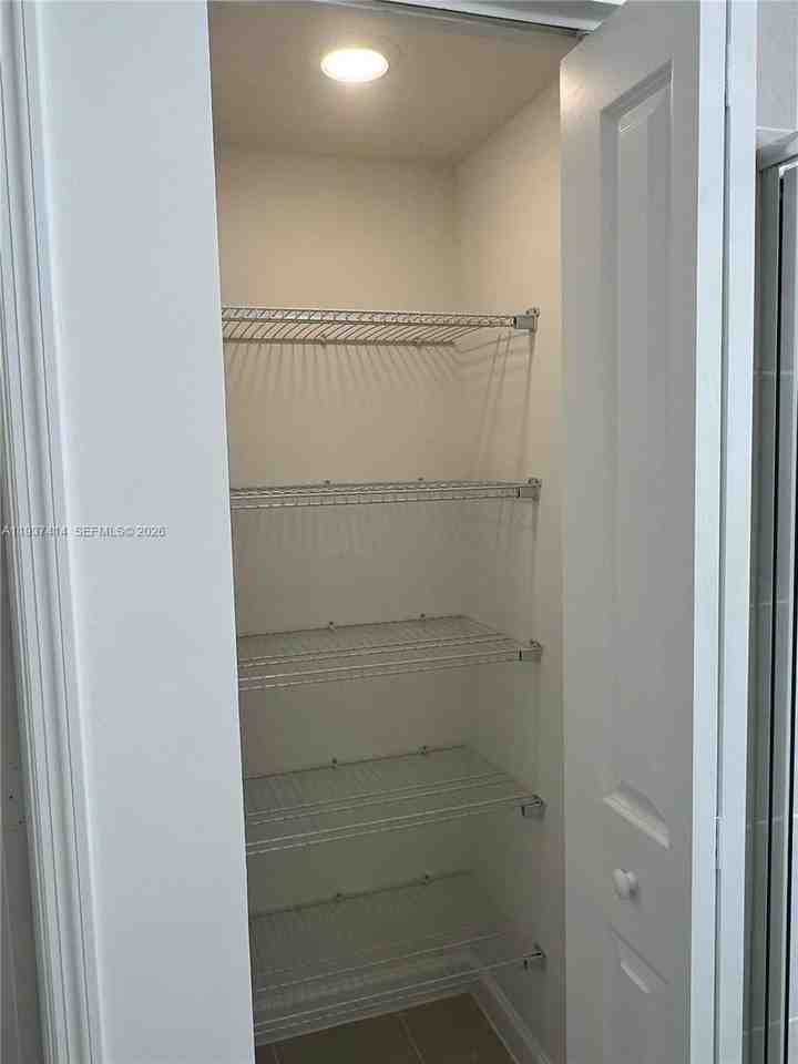 2422 Se 30th St - Photo 5 of 8