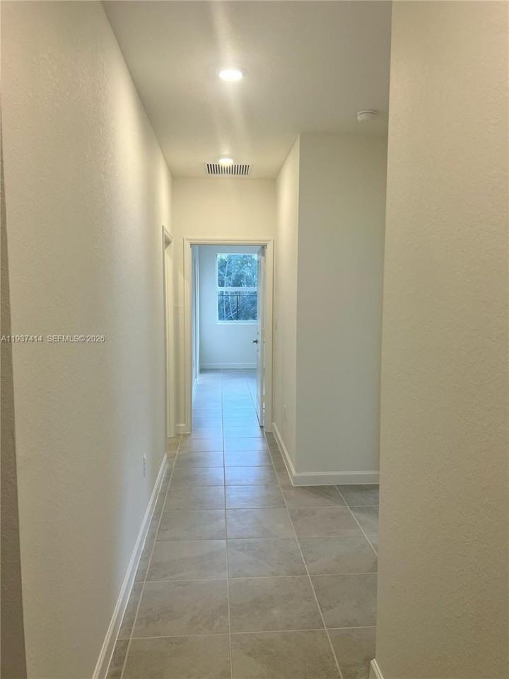 2422 Se 30th St - Photo 6 of 8