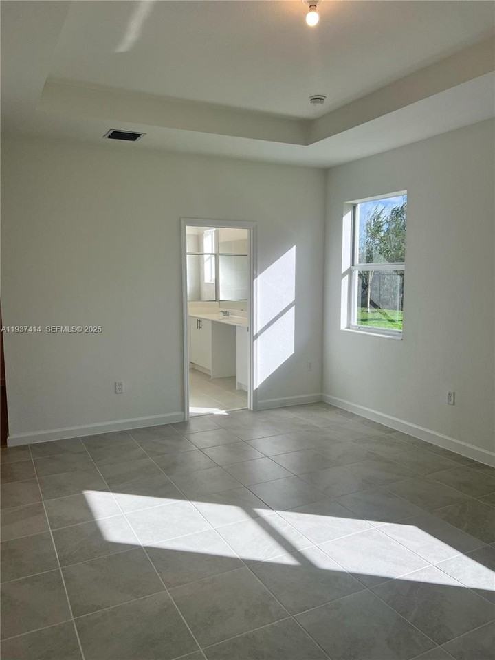 2422 Se 30th St - Photo 7 of 8