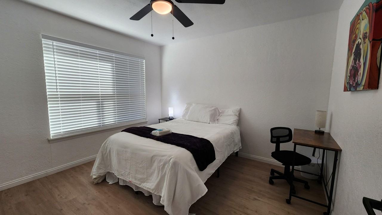 Alandale Dr - Photo 5 of 7