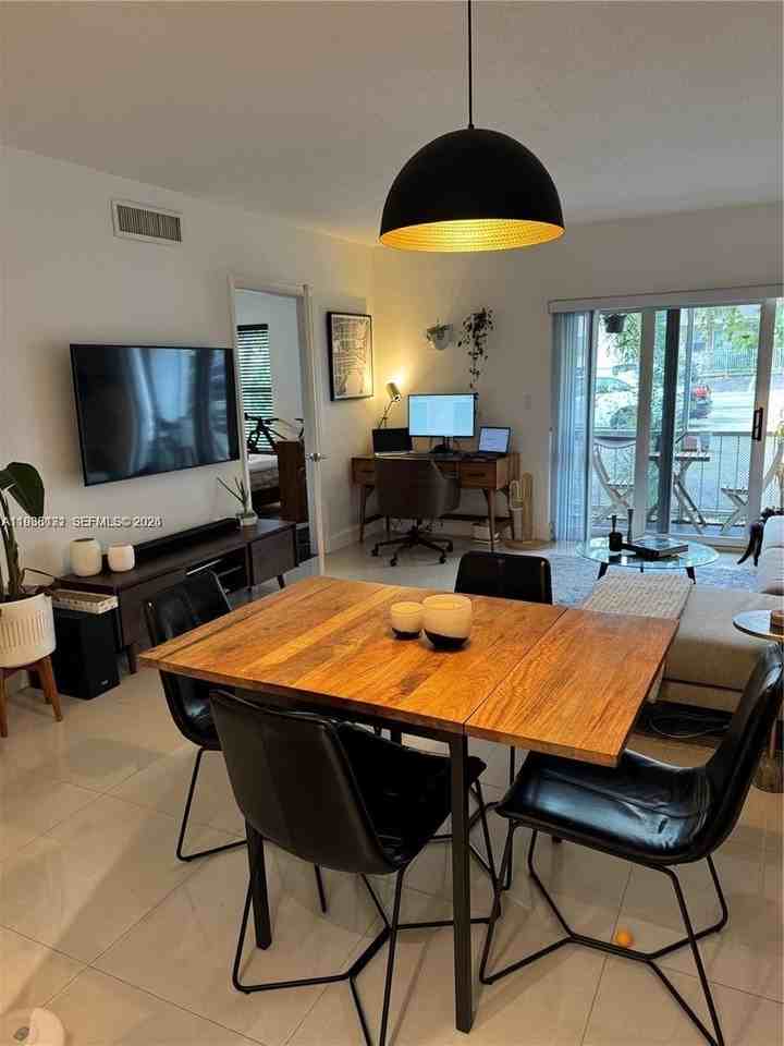 215 Ne 16th Ave #106 - Photo 6 of 18