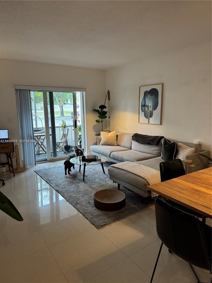 215 Ne 16th Ave #106 - Photo 7 of 18