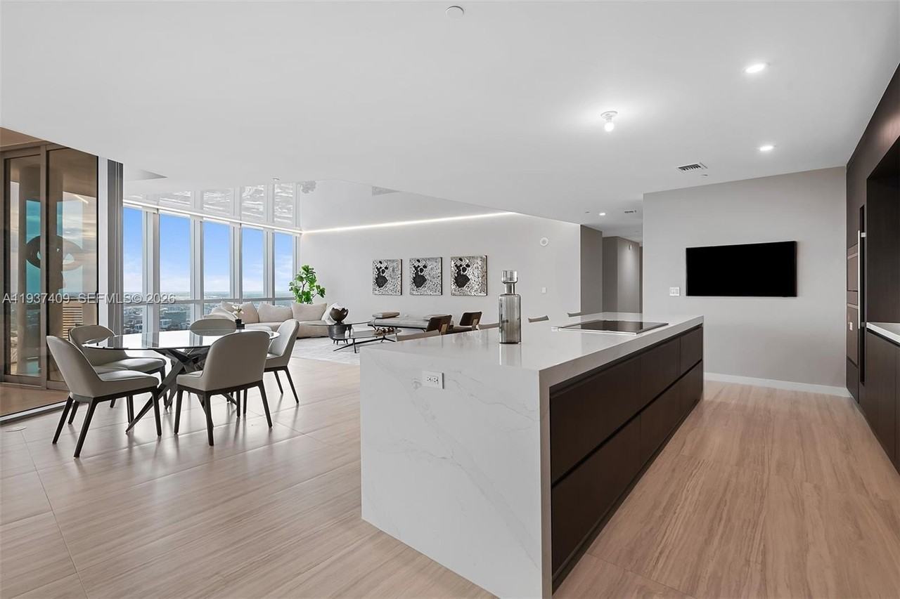 851 Ne 1st Ave - Photo 4 of 50