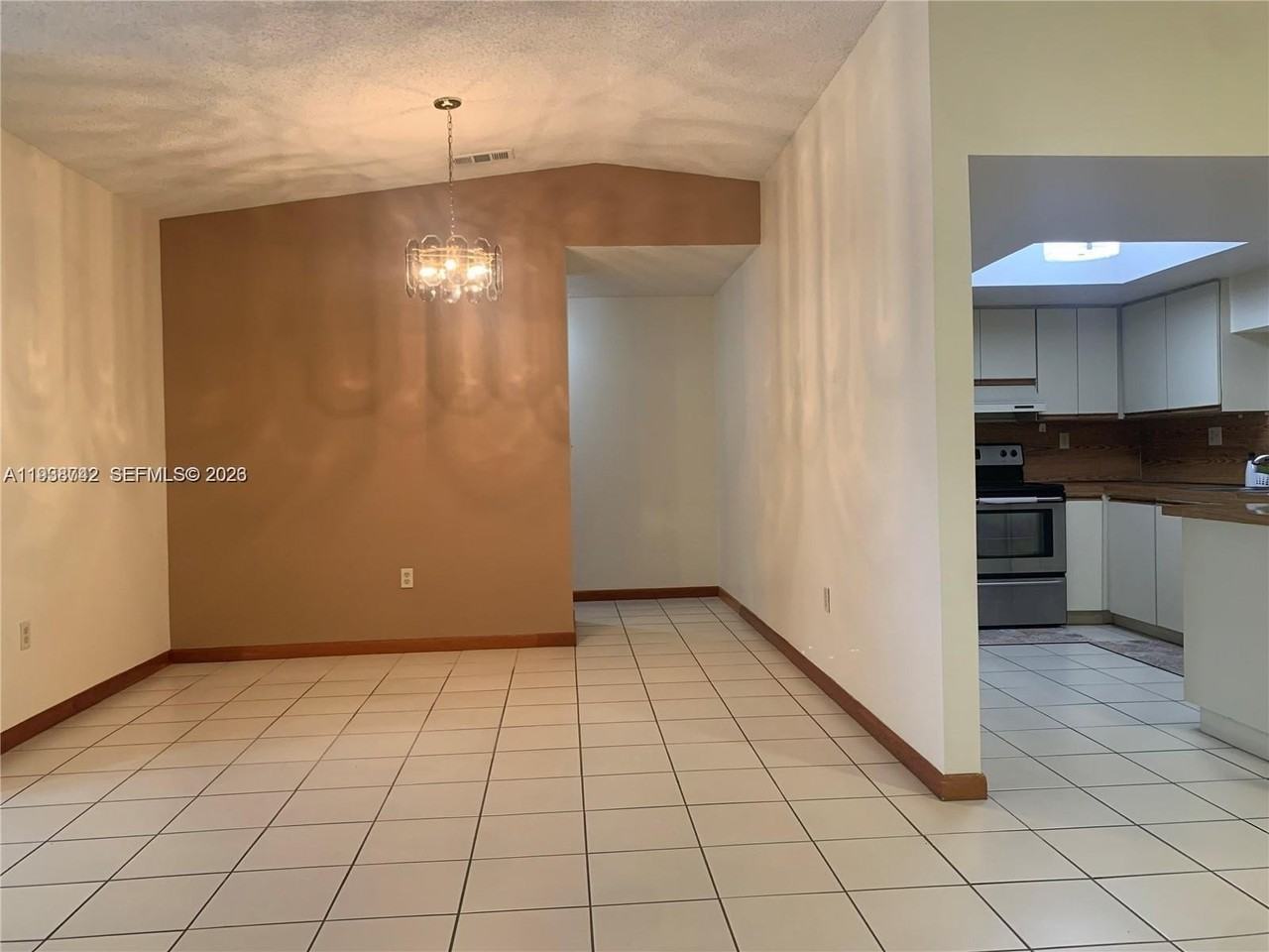 1261 Sw 138th Ct - Photo 3 of 11