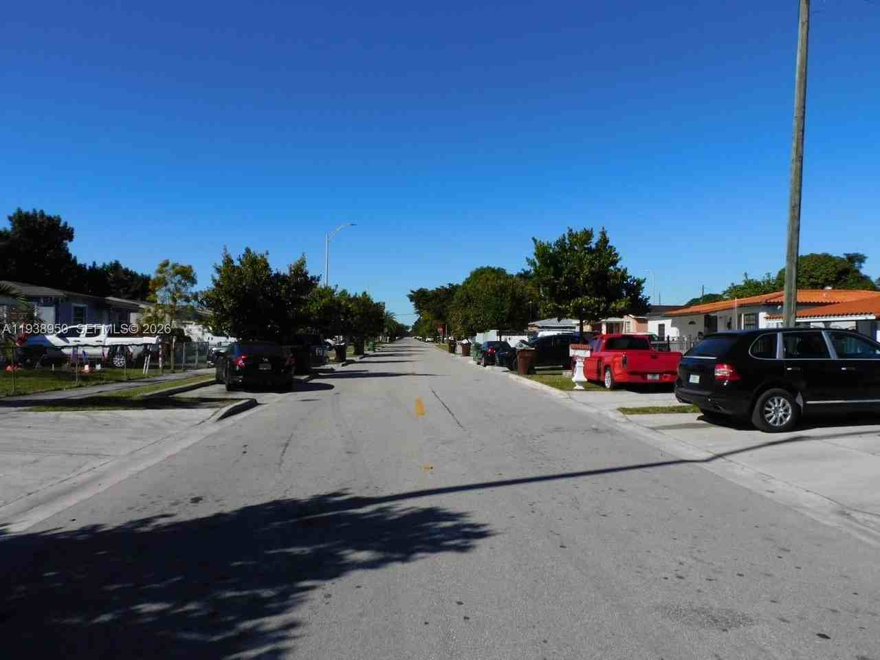 846 W 31st St - Photo 2 of 21