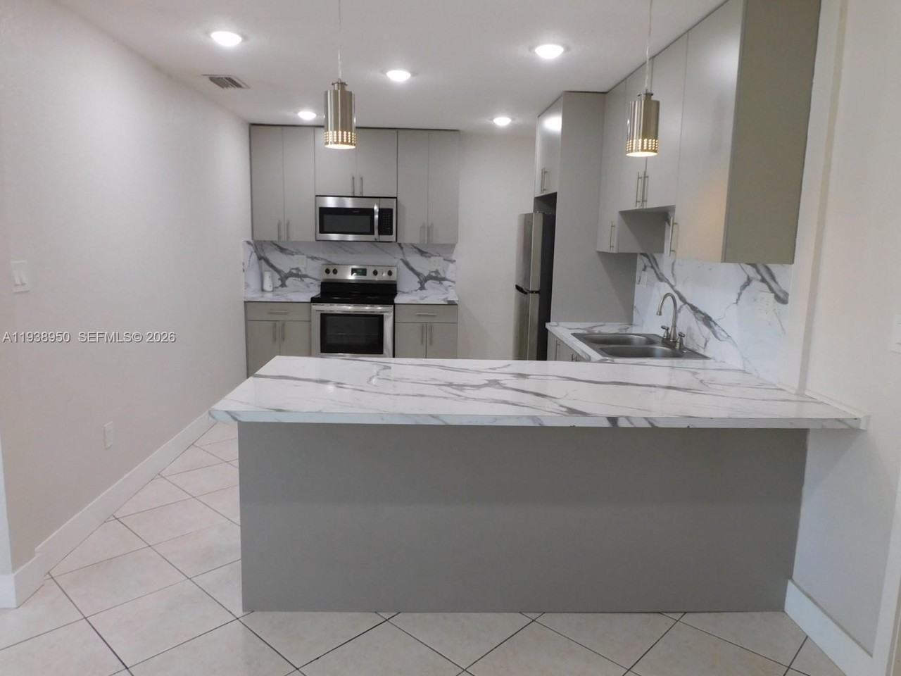 846 W 31st St - Photo 6 of 21