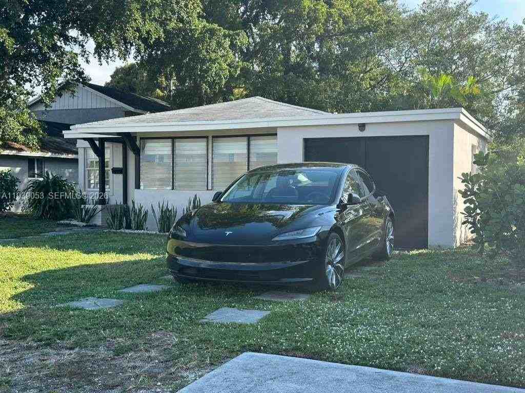 404 Se 14th St - Photo 3 of 23