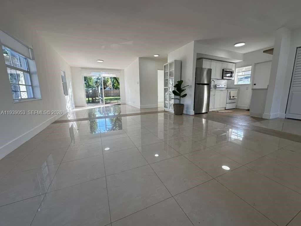 404 Se 14th St - Photo 5 of 23