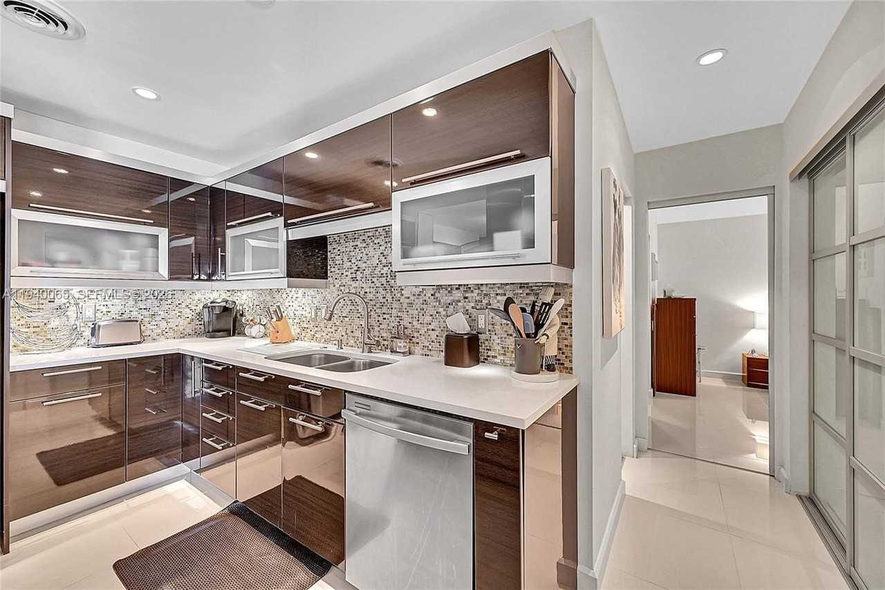 6261 Bay Club Dr #4 - Photo 5 of 29