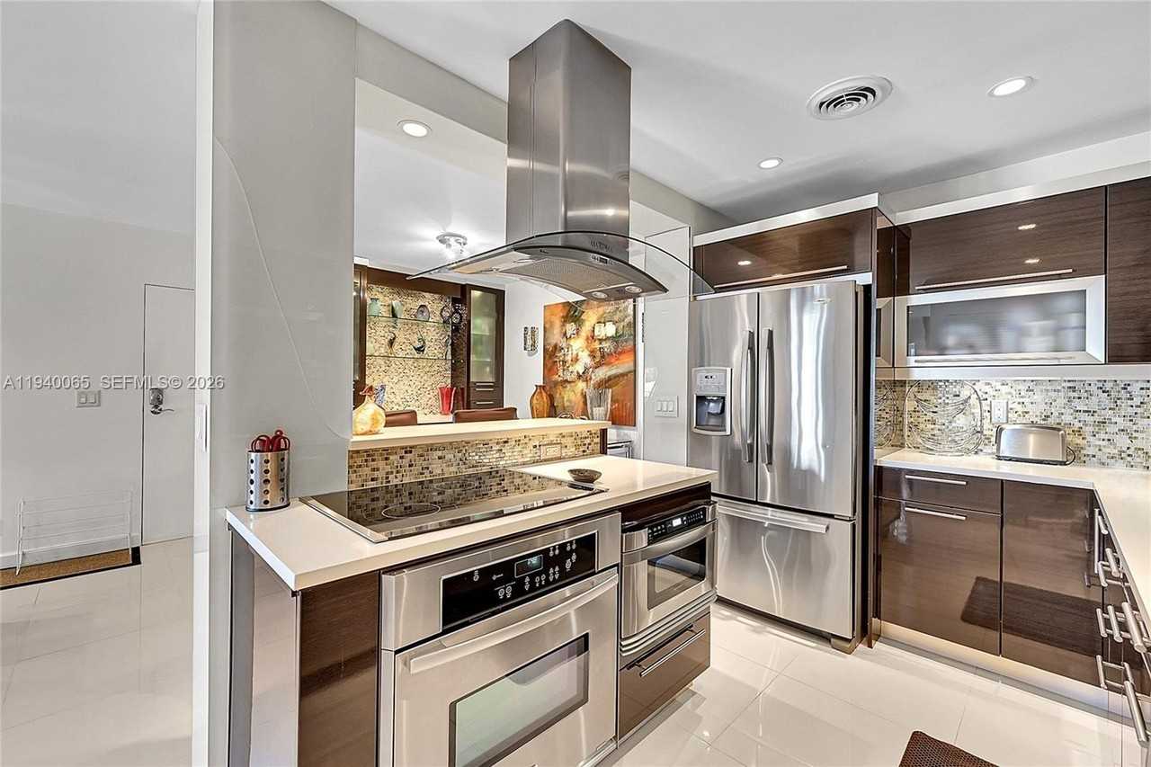 6261 Bay Club Dr #4 - Photo 6 of 29