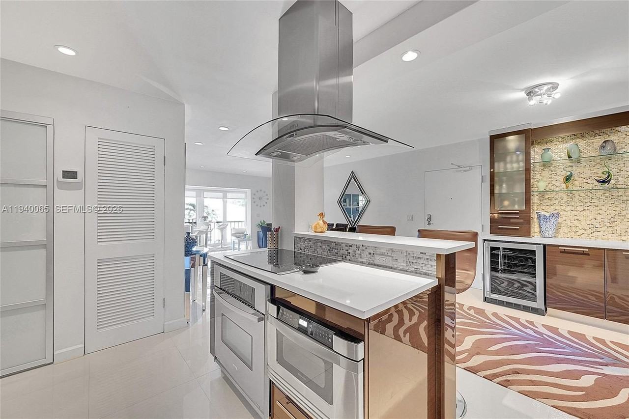 6261 Bay Club Dr #4 - Photo 7 of 29