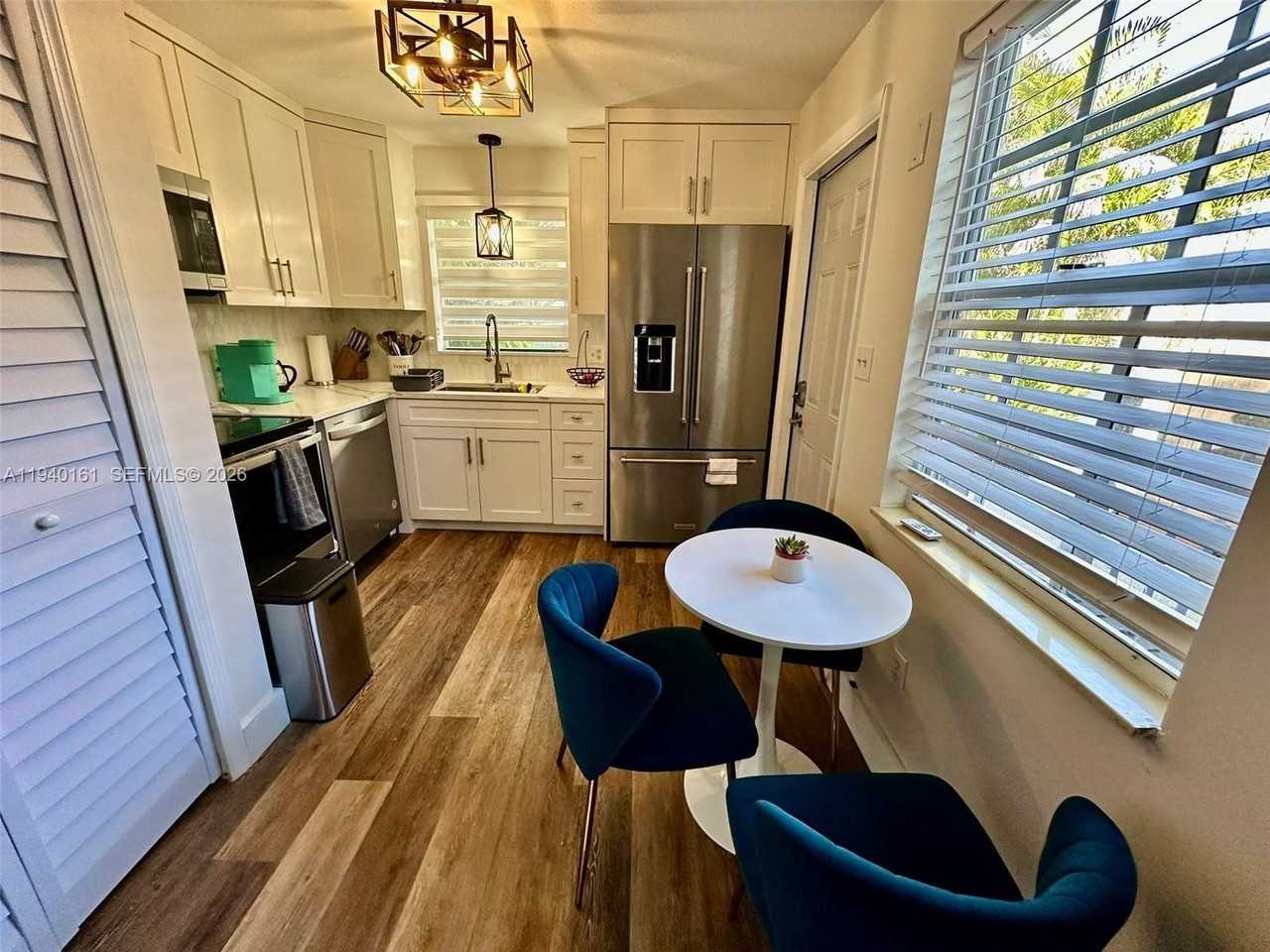 1710 Ne 5th Ct #1712 - Photo 5 of 21