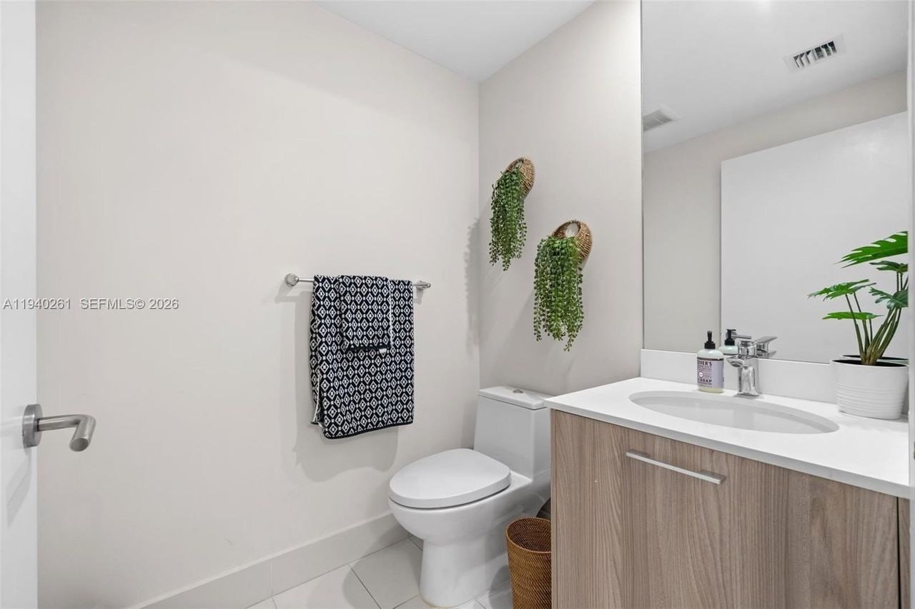 501 Ne 31st St #1503 - Photo 4 of 50